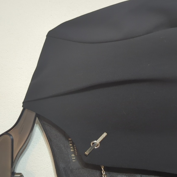 Ted Baker London Women's Dress Black Toggle Chain Gold Hardware LBD Size 3 8 10 - Picture 10 of 13